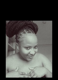 Tinah - masseuse in Nairobi Photo 7 of 8