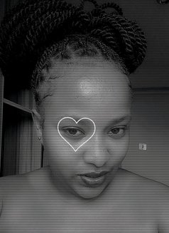 Tinah - masseuse in Nairobi Photo 8 of 8