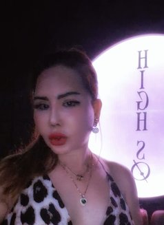 Tinalee - escort in Dubai Photo 4 of 9