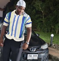 Tinashe Adhonia - Intérprete masculino de adultos in Phuket