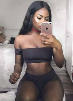 Tinaya - puta in Bali Photo 1 of 3