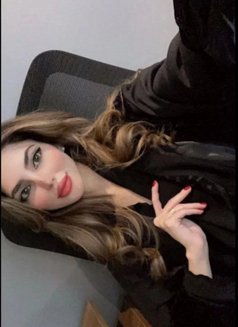 Tinder Abu - puta in Abu Dhabi Photo 1 of 7