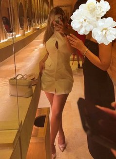 Tinder Abu - puta in Abu Dhabi Photo 2 of 7