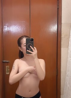 Tine - escort in Manila Photo 3 of 4