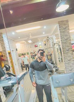 Tinku - Male escort in New Delhi Photo 3 of 6