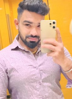 Tinku - Acompañantes masculino in New Delhi Photo 2 of 4