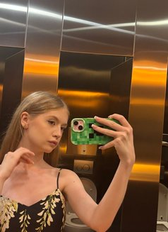 Tinley - escort in Dubai Photo 5 of 8