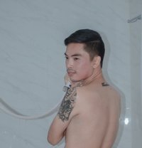 Tinni - masseur in Doha