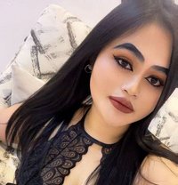 Tinny - puta in Riyadh Photo 1 of 5