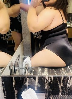 Tisha (cam session & meets) - Intérprete de adultos in New Delhi Photo 6 of 8