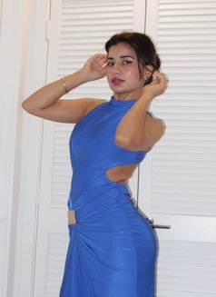 Tisha - puta in Dubai Photo 5 of 7