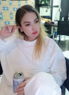 Tisshie - puta in Al Manama Photo 3 of 3