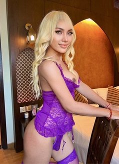 Hot body big cock big cum big boobs - Transsexual escort in Dubai Photo 6 of 13