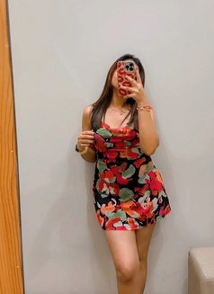 Tiya - escort in New Delhi Photo 2 of 3