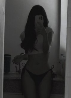 Tiya - puta in Pune Photo 1 of 3