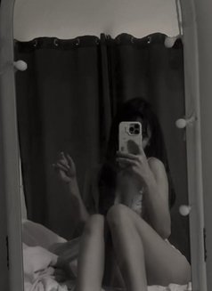 Tiya - puta in Pune Photo 2 of 3