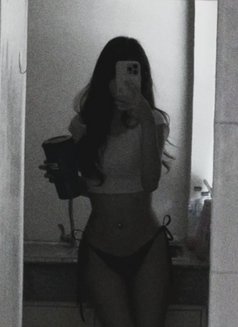 Tiya - puta in Pune Photo 3 of 3