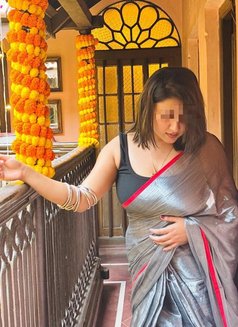 Tiyasha - escort in Kolkata Photo 1 of 4