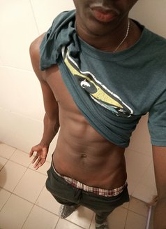 Tj Luka - masseur in Nairobi Photo 3 of 4