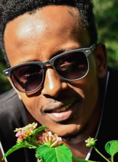 Toffee - Male escort in Nairobi Photo 3 of 5