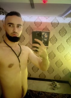 Toki - Acompañantes masculino in Dubai Photo 3 of 5