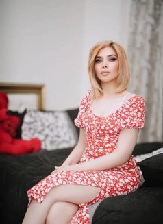 Tolep - escort in Beirut Photo 3 of 9