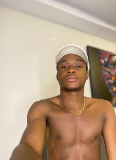 Tom - Male escort in Dubai Photo 1 of 2