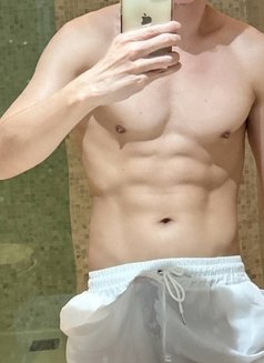 Tom - Male escort in Bangkok Photo 3 of 8