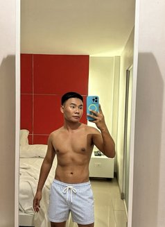 Tom - masseur in Phuket Photo 1 of 2