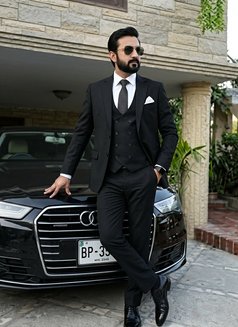 Tom Wilson - Intérprete masculino de adultos in Islamabad Photo 1 of 6