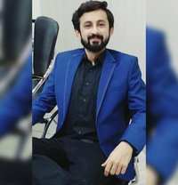 Tom Wilson - Male adult performer in Islamabad