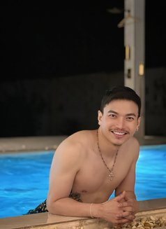 Tree tree - masseur in Al Manama Photo 1 of 4