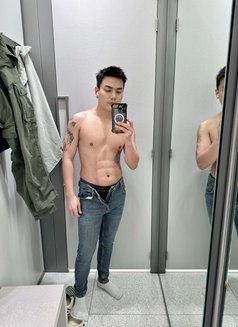 Tree tree - masseur in Al Manama Photo 2 of 4