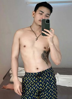 Tree tree - masseur in Al Manama Photo 4 of 4