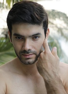 Tomey - Male escort in Bangkok Photo 2 of 5