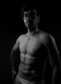 Tomey - Male escort in Bangkok Photo 4 of 5