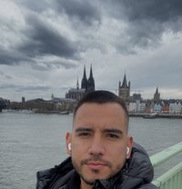 Tomi - masseur in Dubai