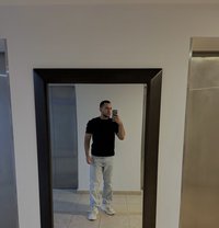 Tomi - masseur in Dubai
