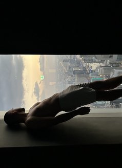Tomi - masseur in Dubai Photo 7 of 7