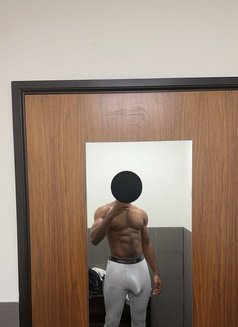 Tommy Bigxxx - Male escort in Doha Photo 1 of 8