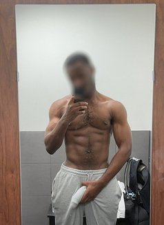 Tommy Bigxxx - Male escort in Doha Photo 4 of 8