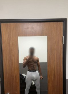 Tommy Bigxxx - Male escort in Doha Photo 7 of 8