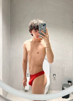 🇹🇷 Tommy 🇨🇦 - Male escort in İstanbul Photo 16 of 16