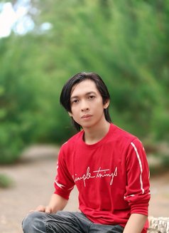 Tommy - Male escort in Singapore Photo 3 of 3