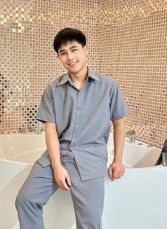 Tommy - Male escort in Bangkok Photo 1 of 6