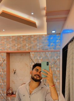 Toneyy - Male escort in Mumbai Photo 3 of 5