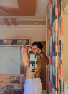 Toneyy - Male escort in Mumbai Photo 4 of 5