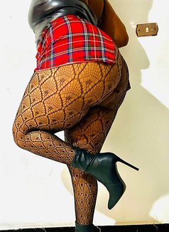 Toni - escort in Cairo Photo 2 of 4