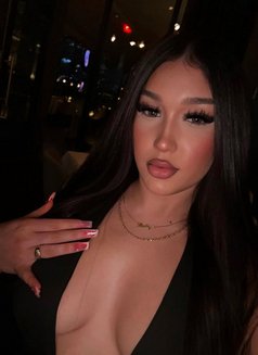 Tonia - escort in Montreal Photo 1 of 5