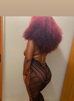 Tonight - escort in Cairo Photo 2 of 4